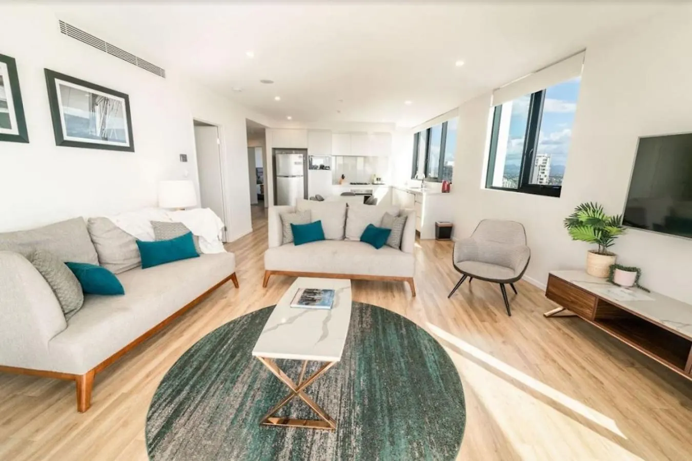 아파트 3 Bedroom Apt With High Level Ocean Views 골드코스트
