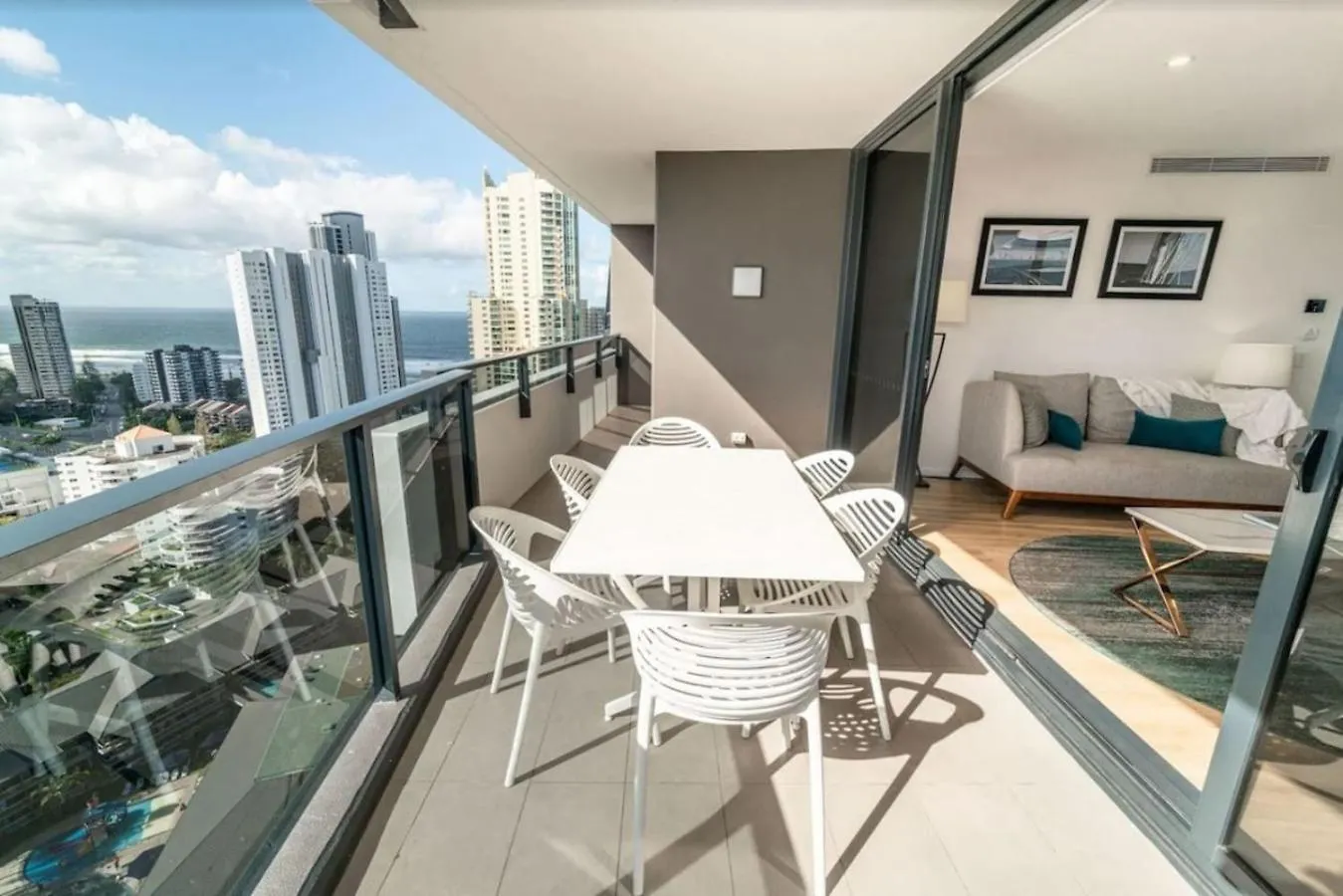 3 Bedroom Apt With High Level Ocean Views 골드코스트 아파트
